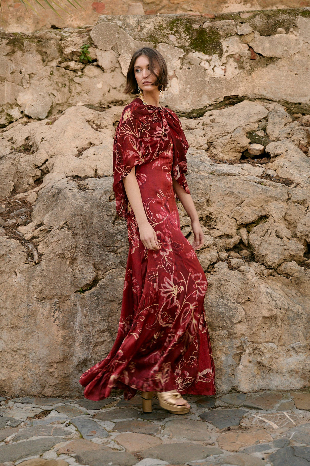 Vestido Corintia Peonía Carmín