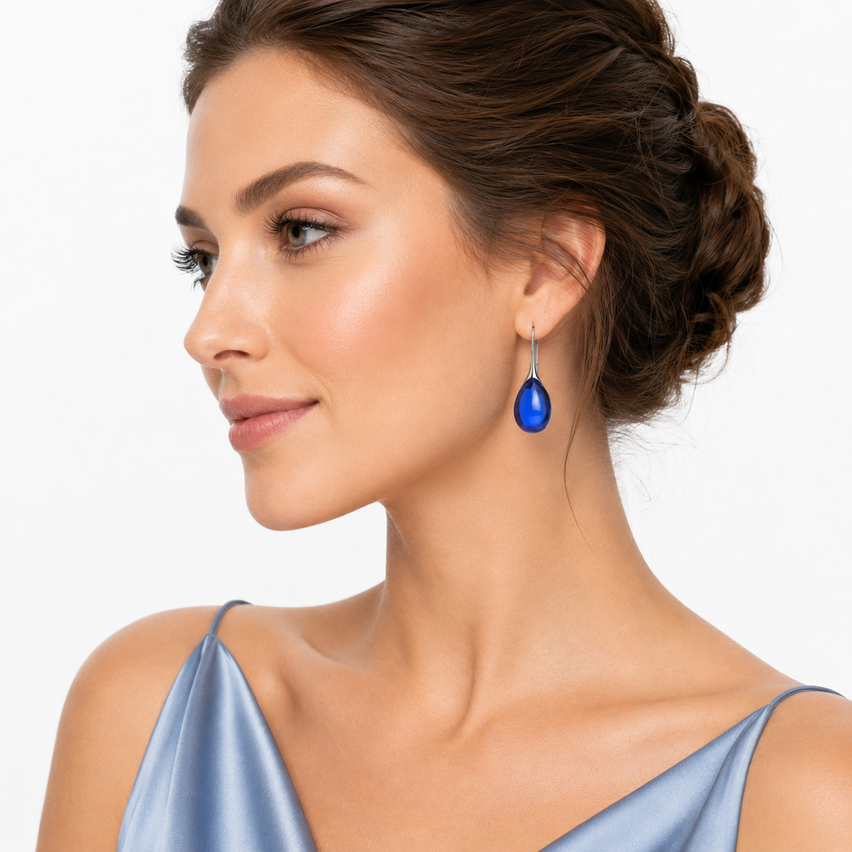 PENDIENTES LARGOS CON CRISTALES PLATEADOS Y AZULES