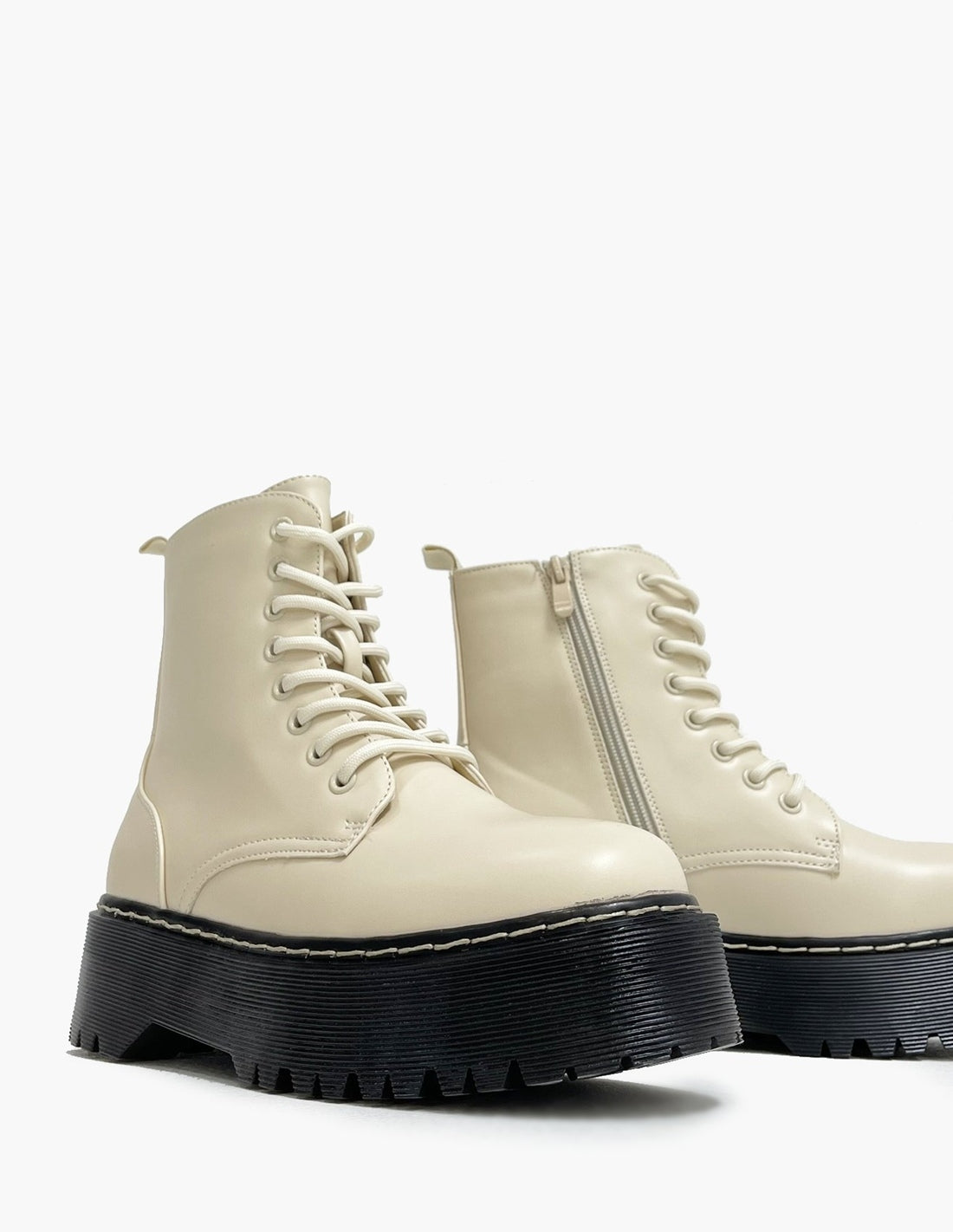 Botas militares beige con plataforma negra-3