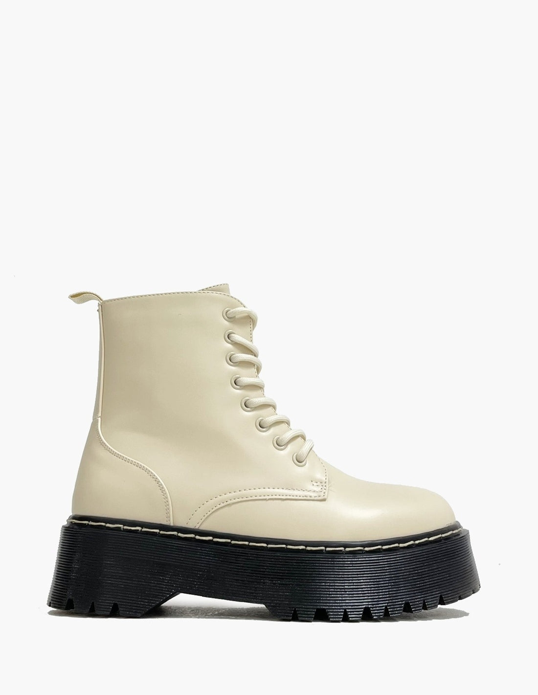 Botas militares beige con plataforma negra