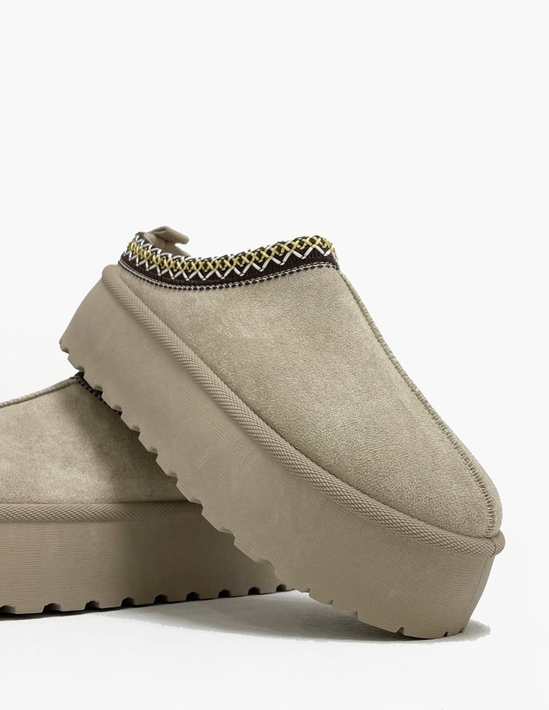 Zueco de plataforma de ante beige-2