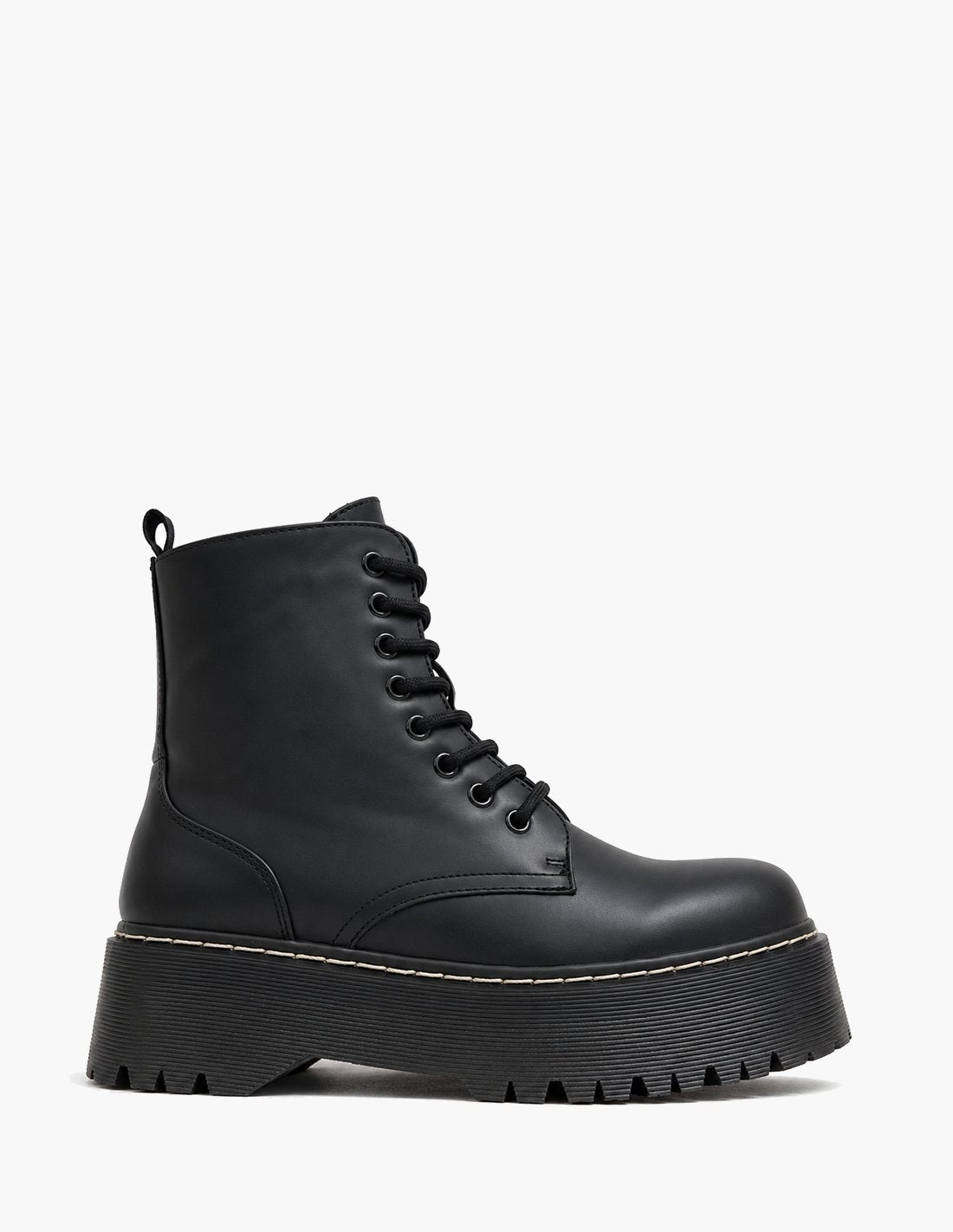Botas militares negras con plataforma