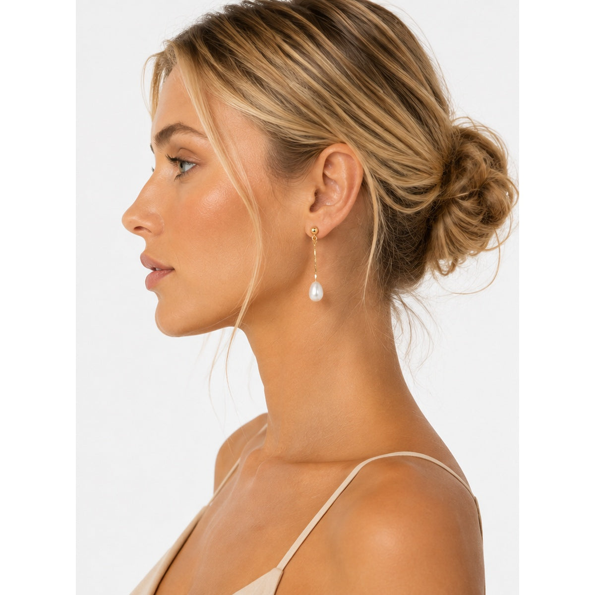 Pendientes dorados con perla